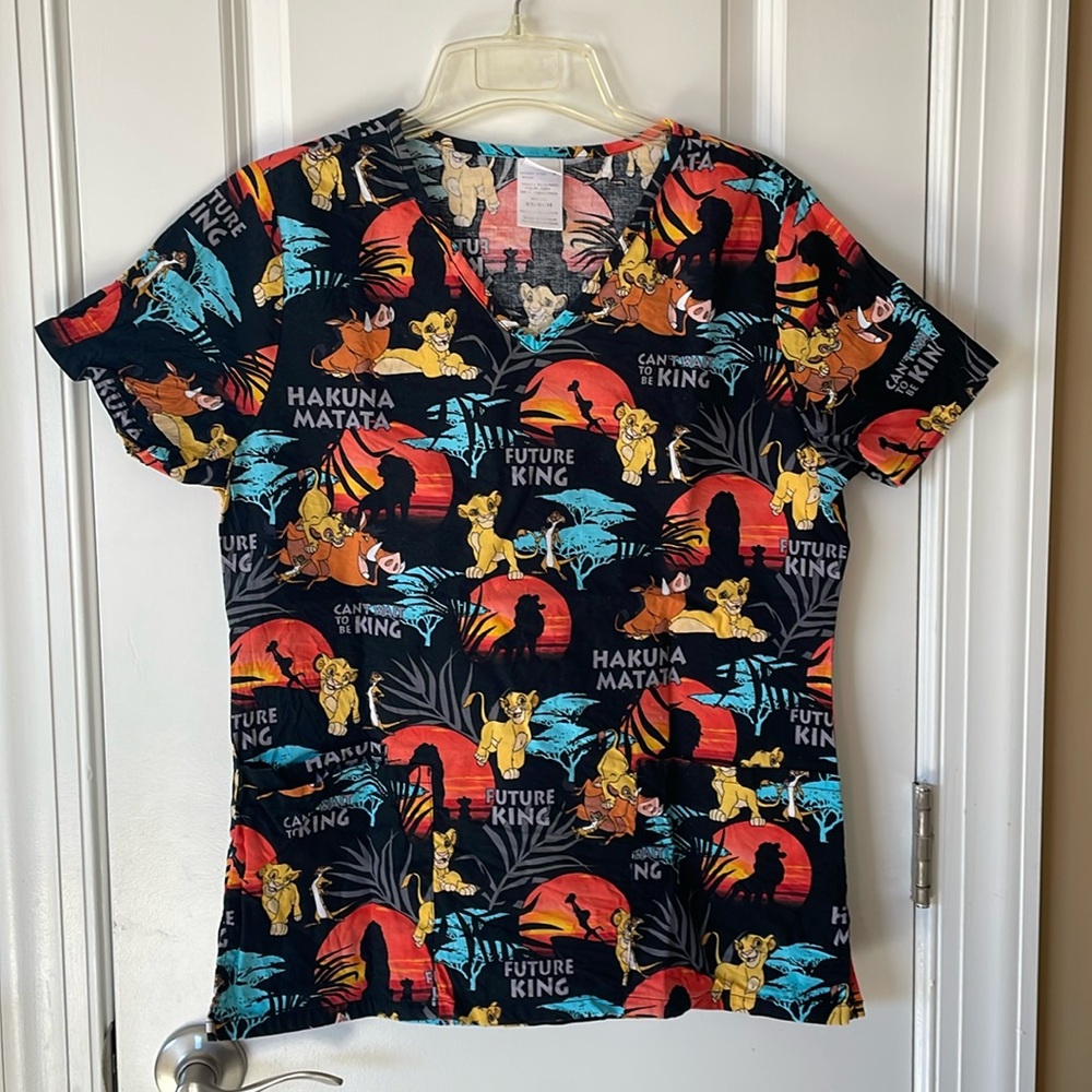 The lion king scrub top size small